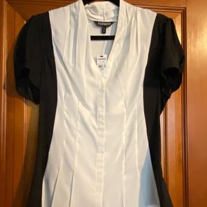 NWT Express button down v-neck blouse, cream & black block, size medium